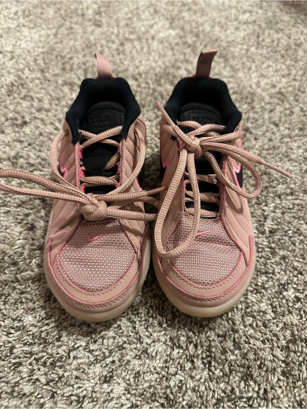Nike Kids Blush Pink and Black Low-Top Sneakers